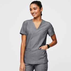 Figs Casma™ Three-Pocket Scrub Top